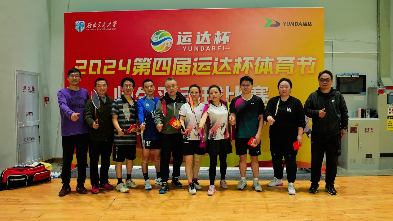 万象城在学校乒羽比赛中再获佳绩
